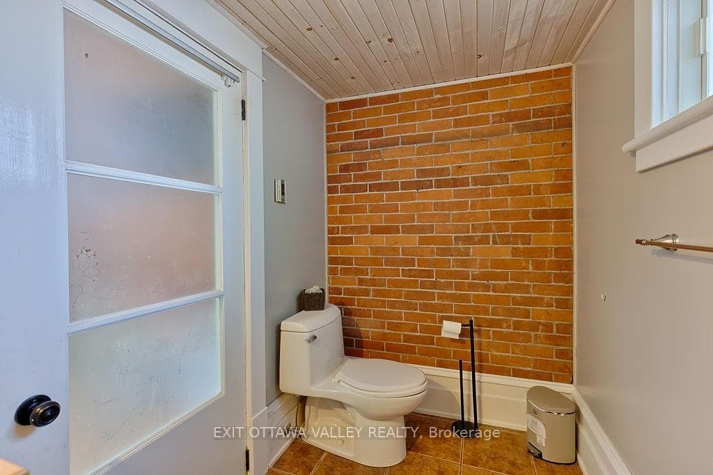 491 MILLER Street photo 18