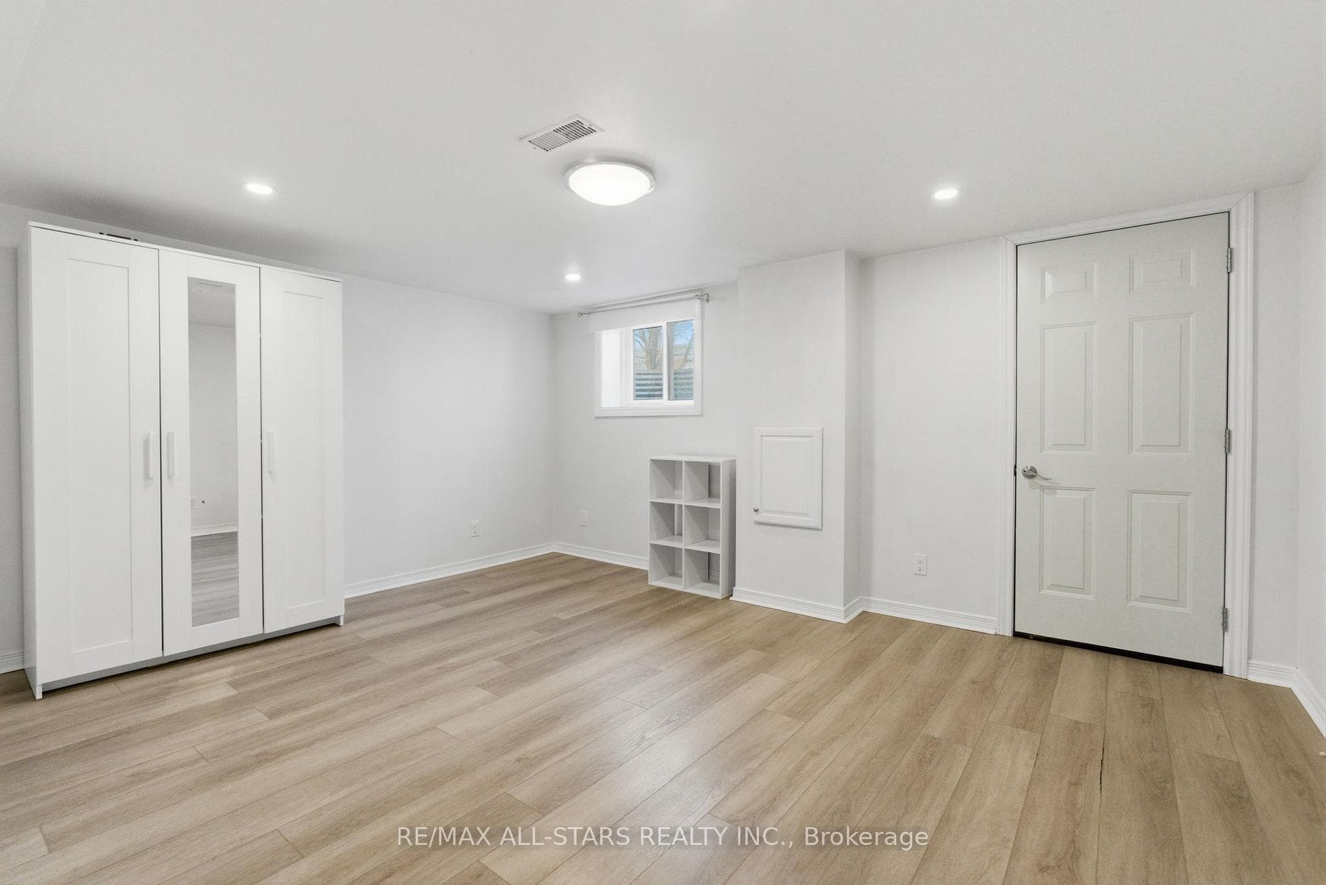 142 Planks Lane photo 27