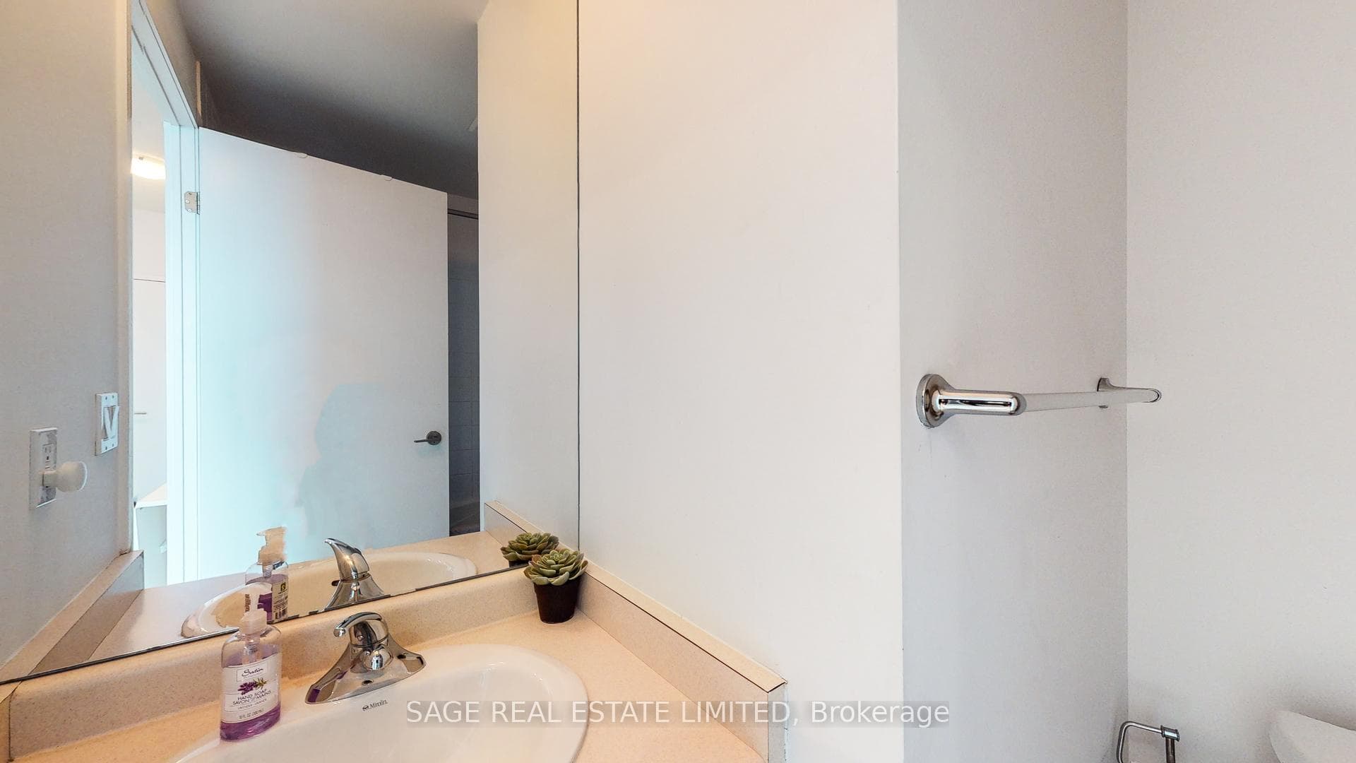 215 Fort York Boulevard Unit 2406 photo 11