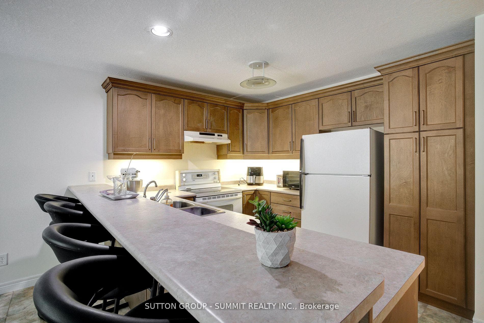 436 Lausanne Crescent photo 6
