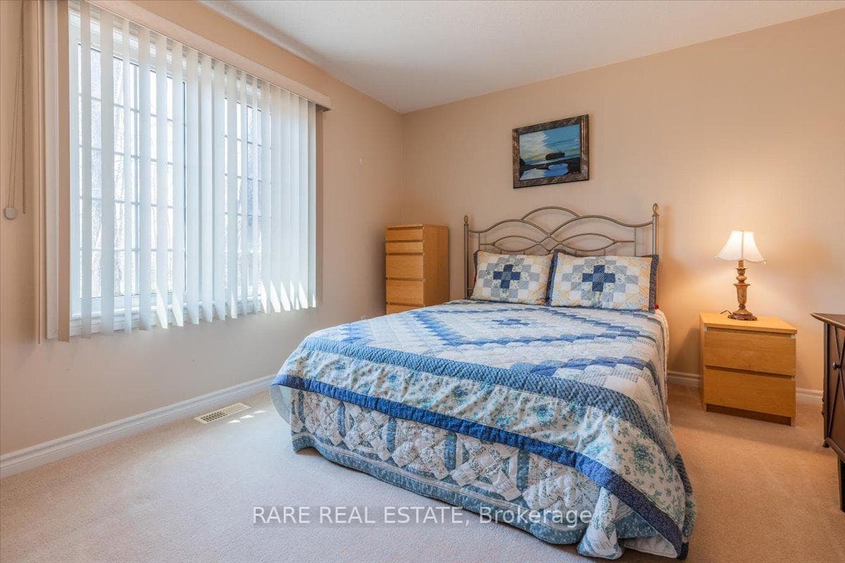 37 Boyd Crescent photo 8