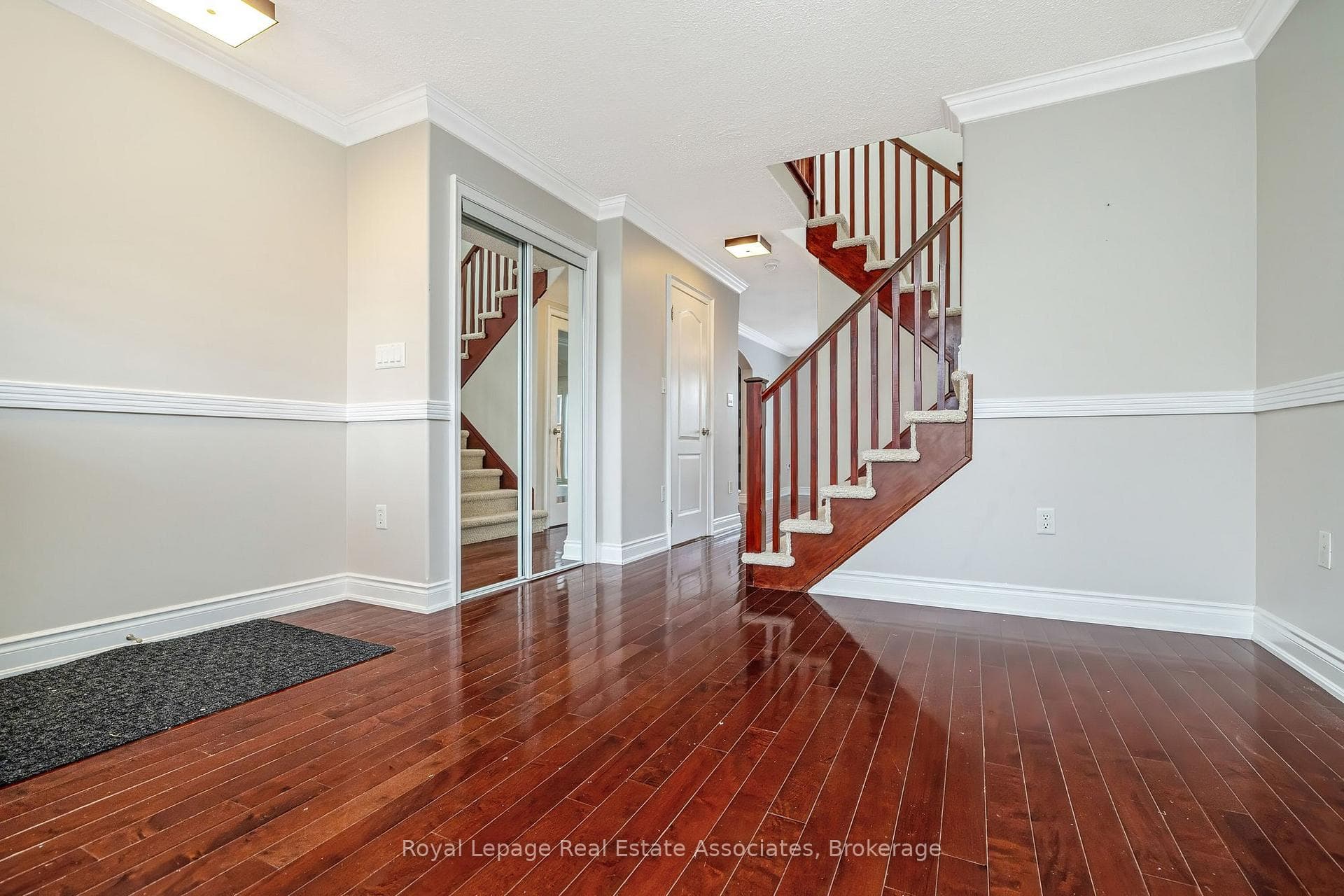 852 Luxton Drive photo 5