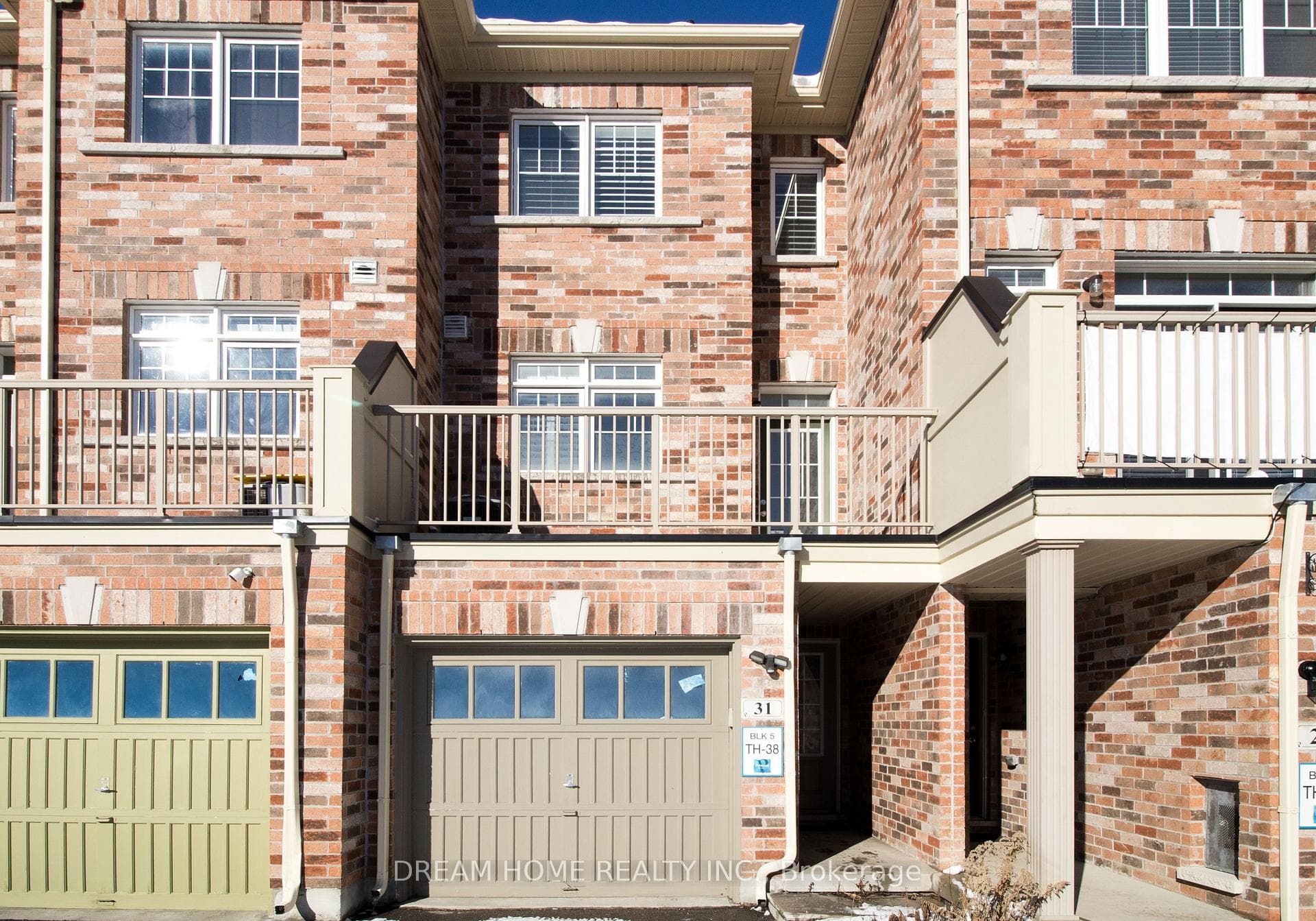 31 Dundas Way photo 1