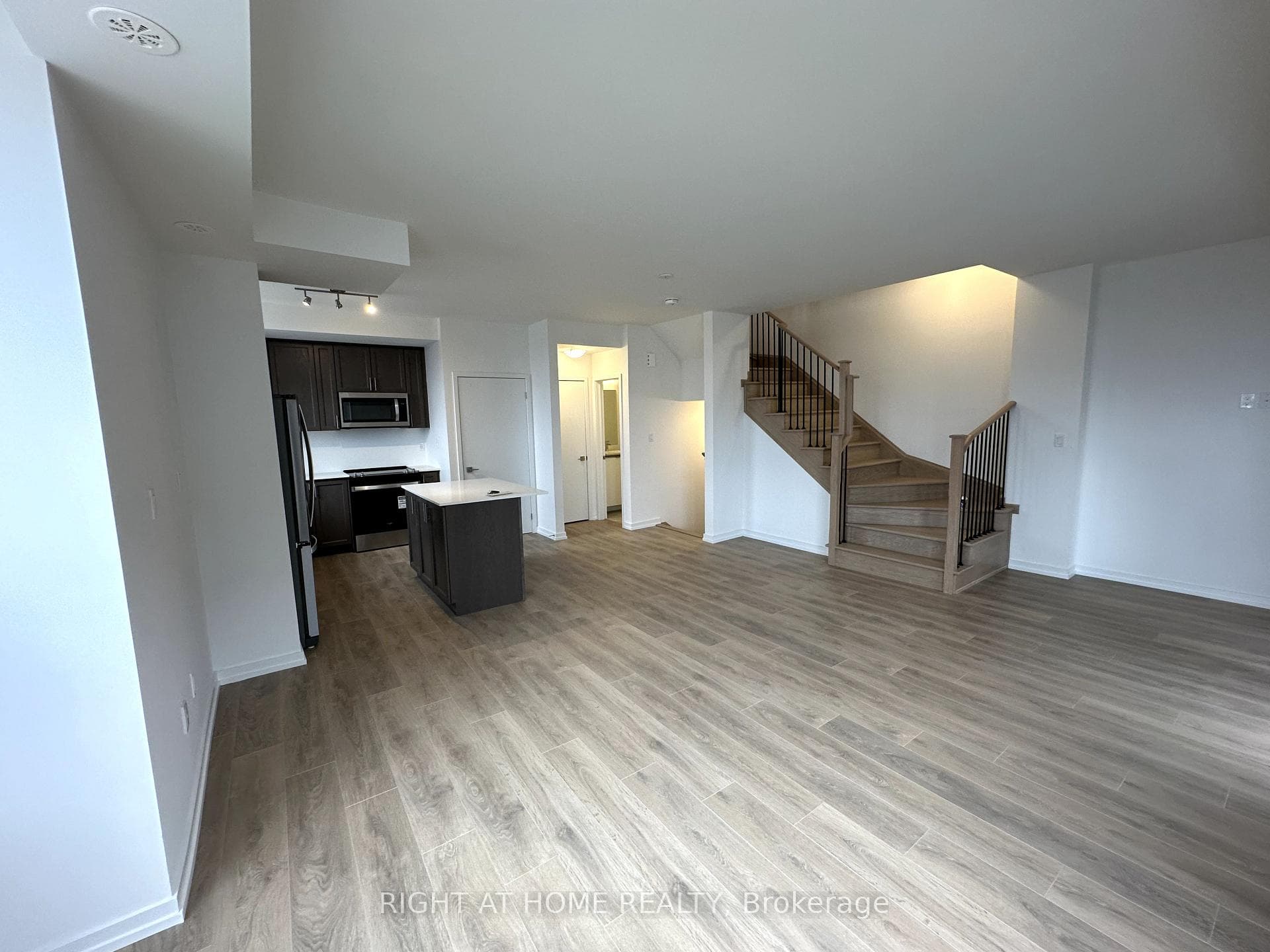 22 Lytham Green Circle Unit 26 photo 8