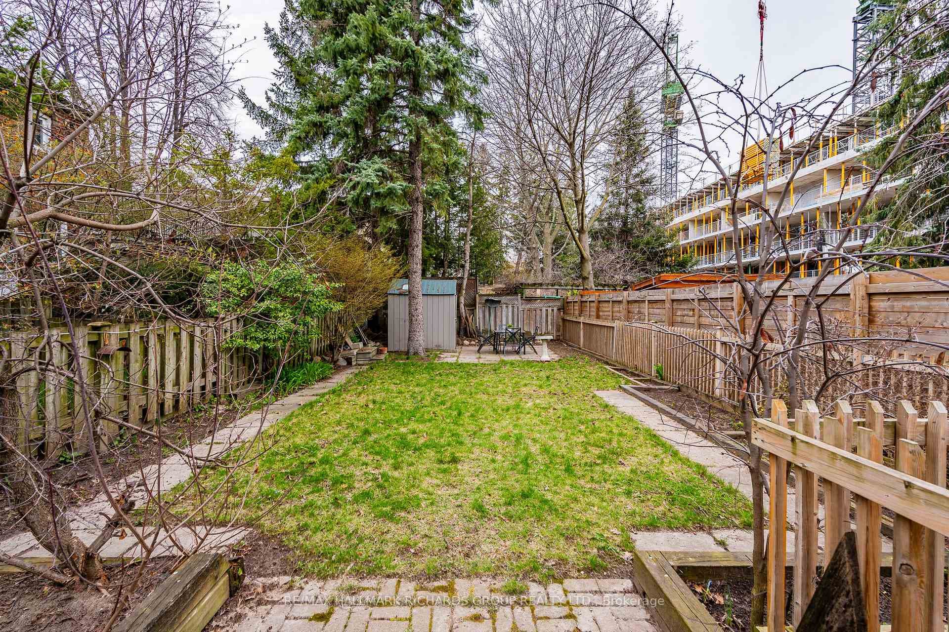 608 Soudan Avenue photo 25
