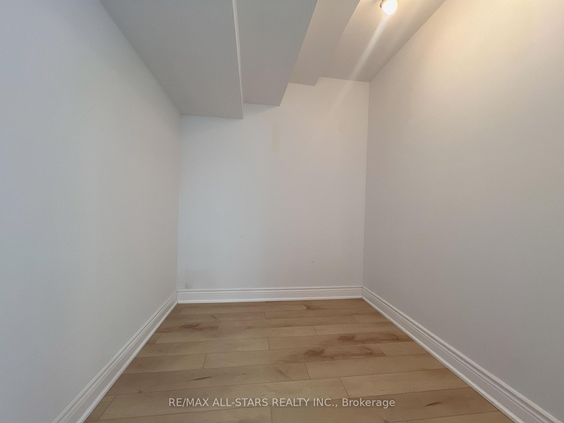 5639 Lakeshore Road photo 8