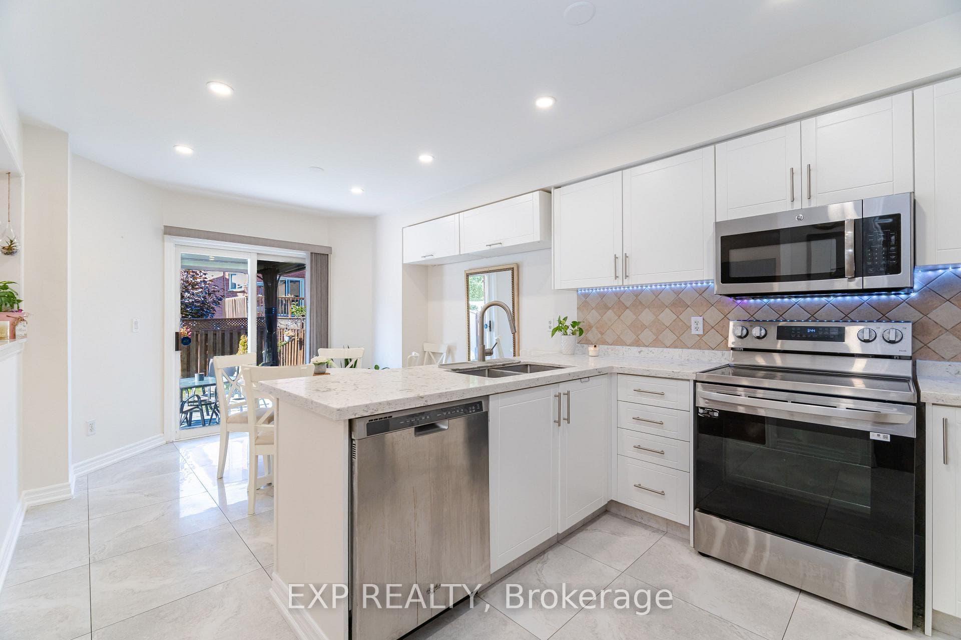 891 Stonebridge Avenue photo 11
