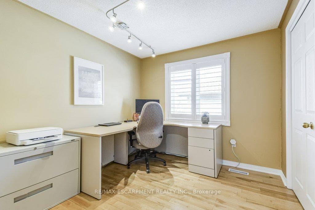 41 Strathroy Crescent photo 20