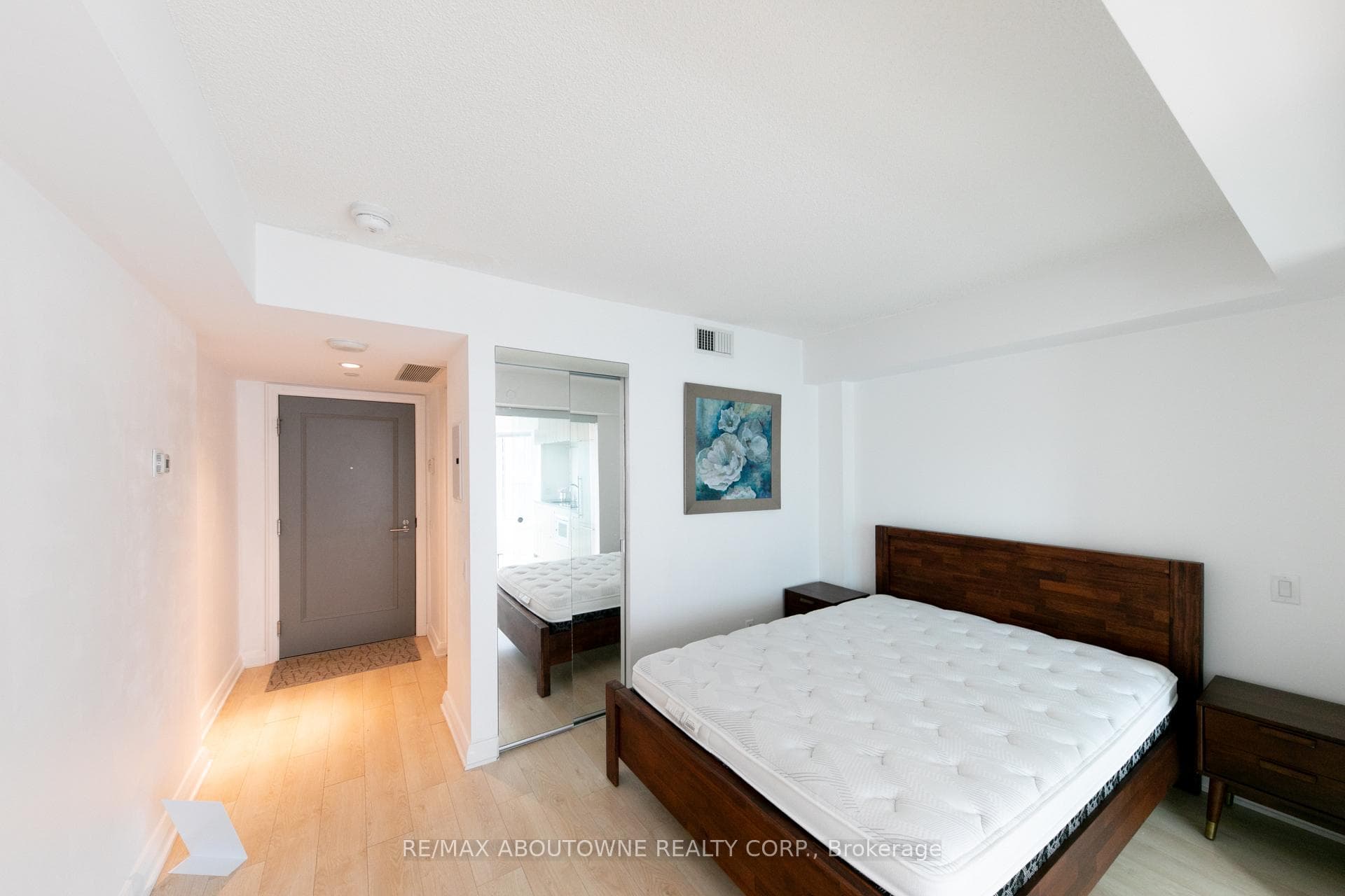 155 Yorkville Avenue Unit 1612 photo 11