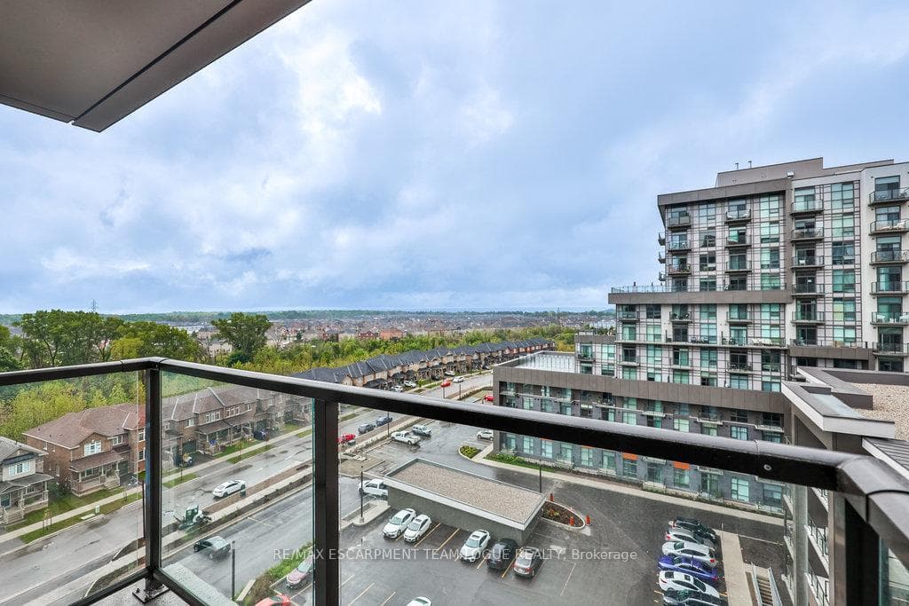 470 DUNDAS Street Unit 813 photo 32
