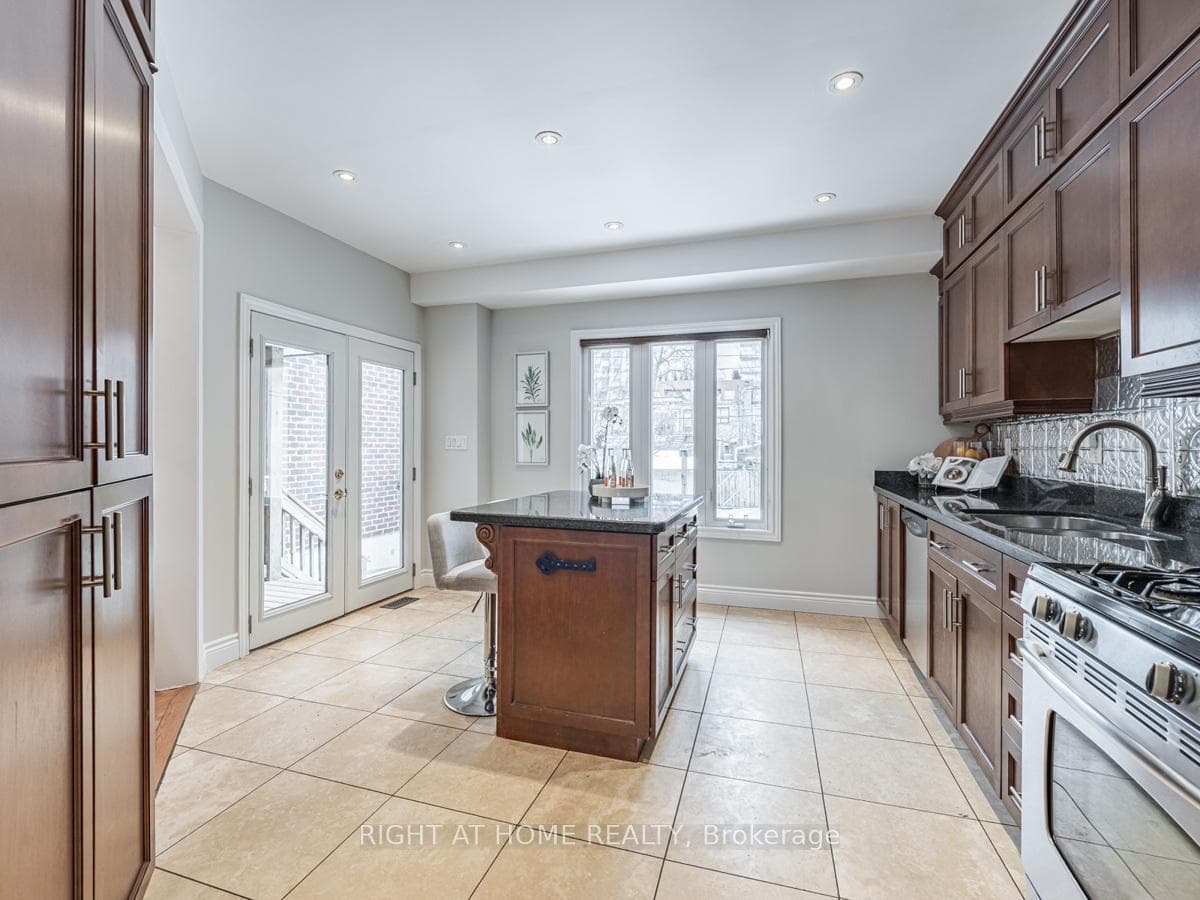 69 McIntosh Street photo 13