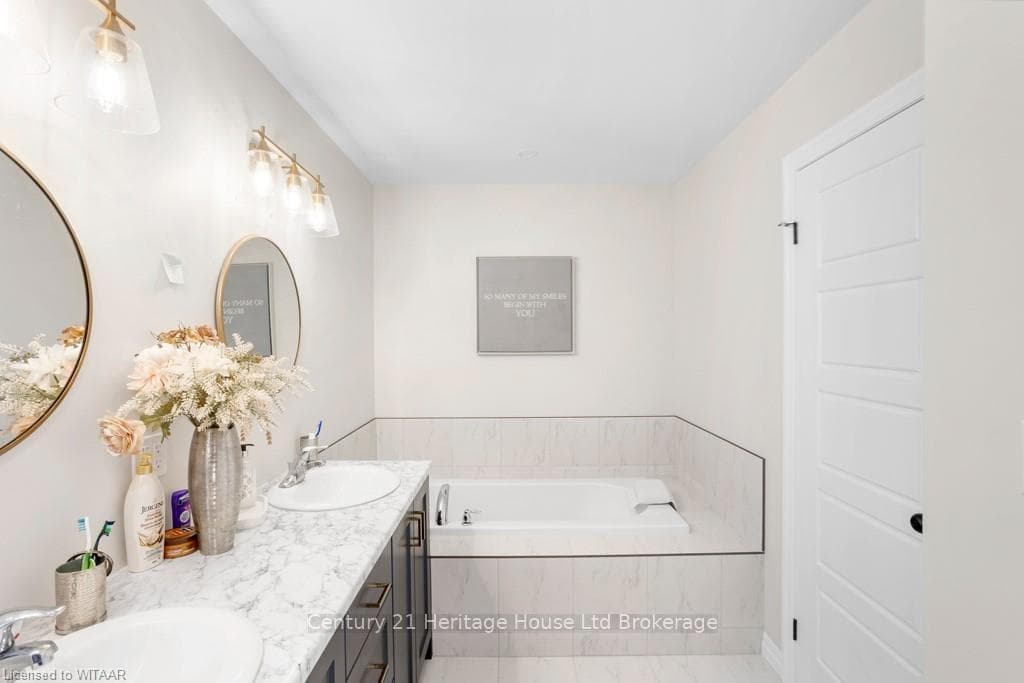 130 LIVINGSTON Drive photo 16