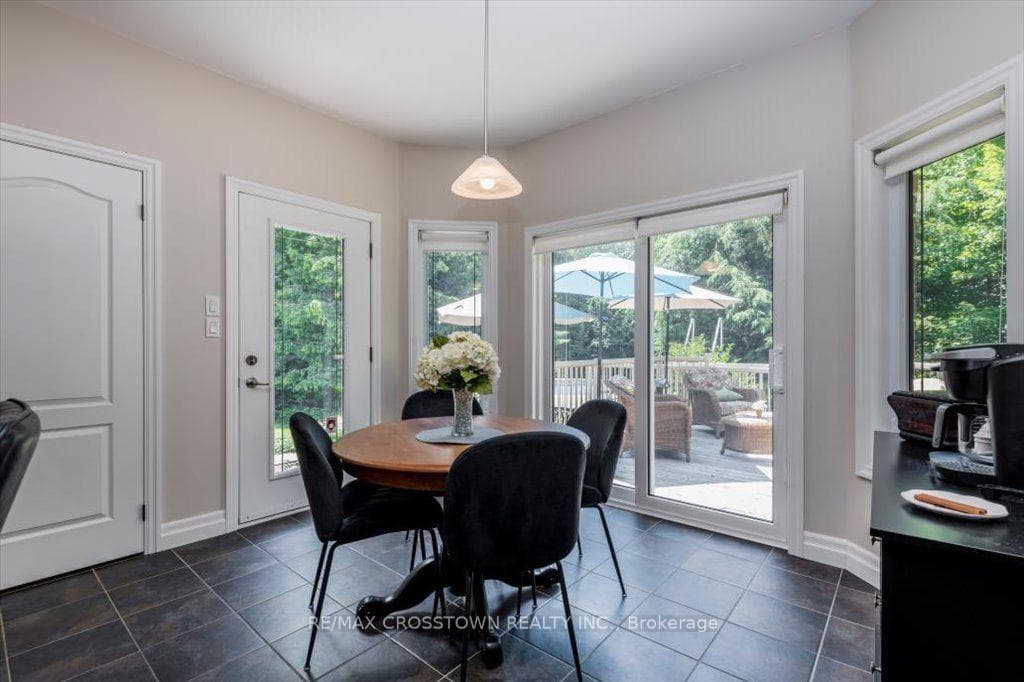 Breakfast Area w/walkout