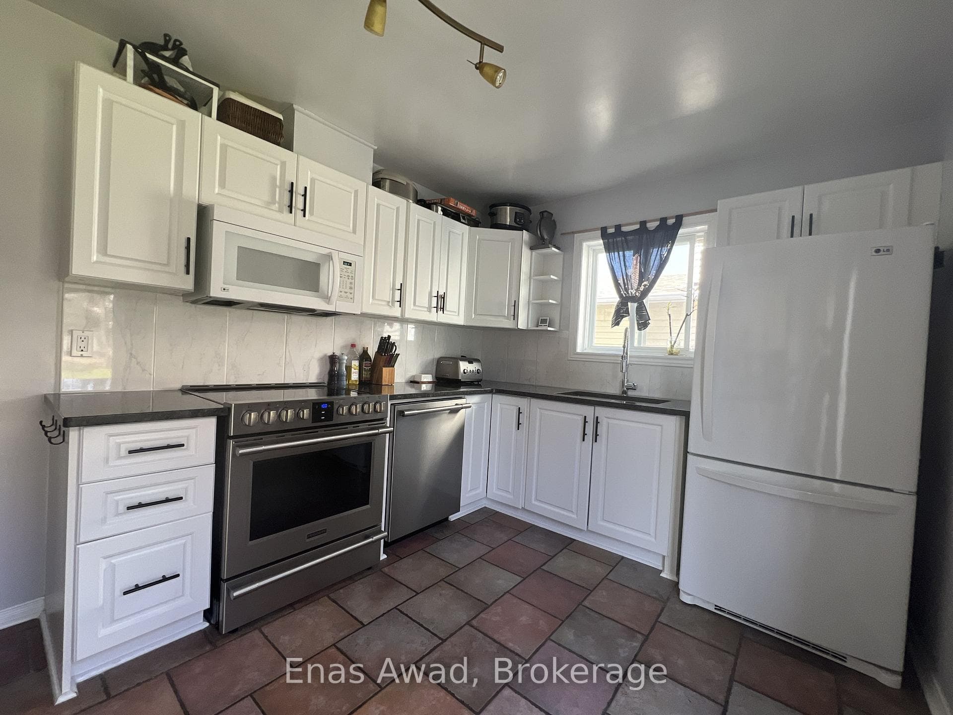 155 Shearer Crescent photo 10