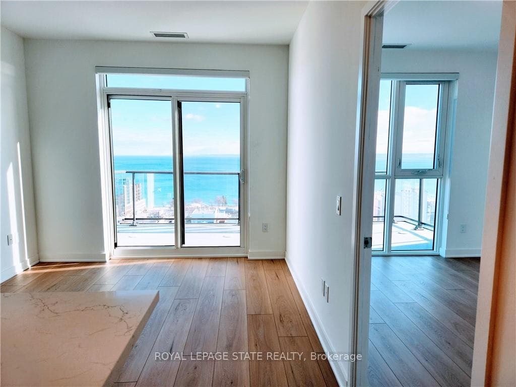 2007 James Street Unit 1805 photo 7