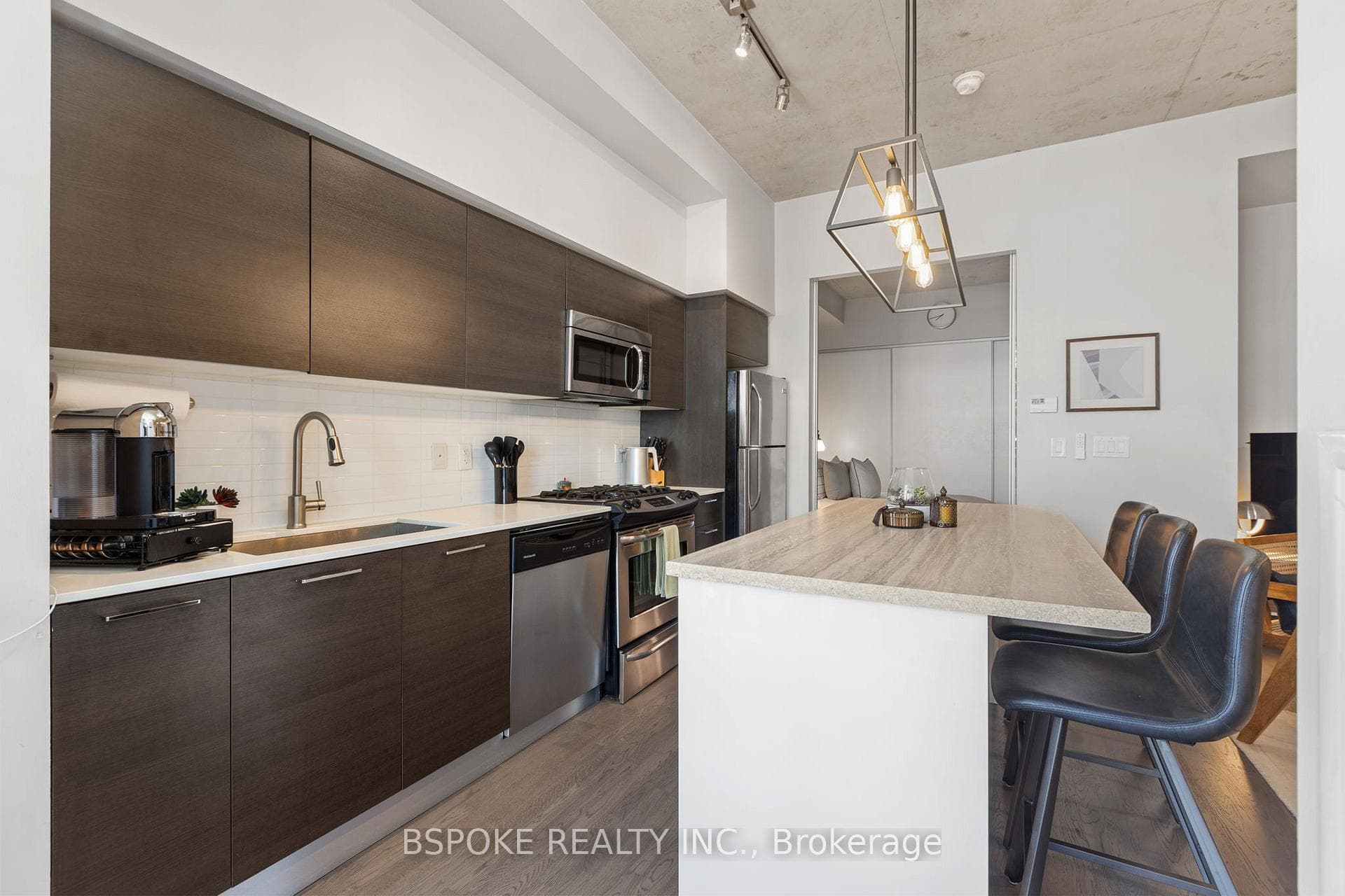 399 Adelaide Street Unit 405 photo 9