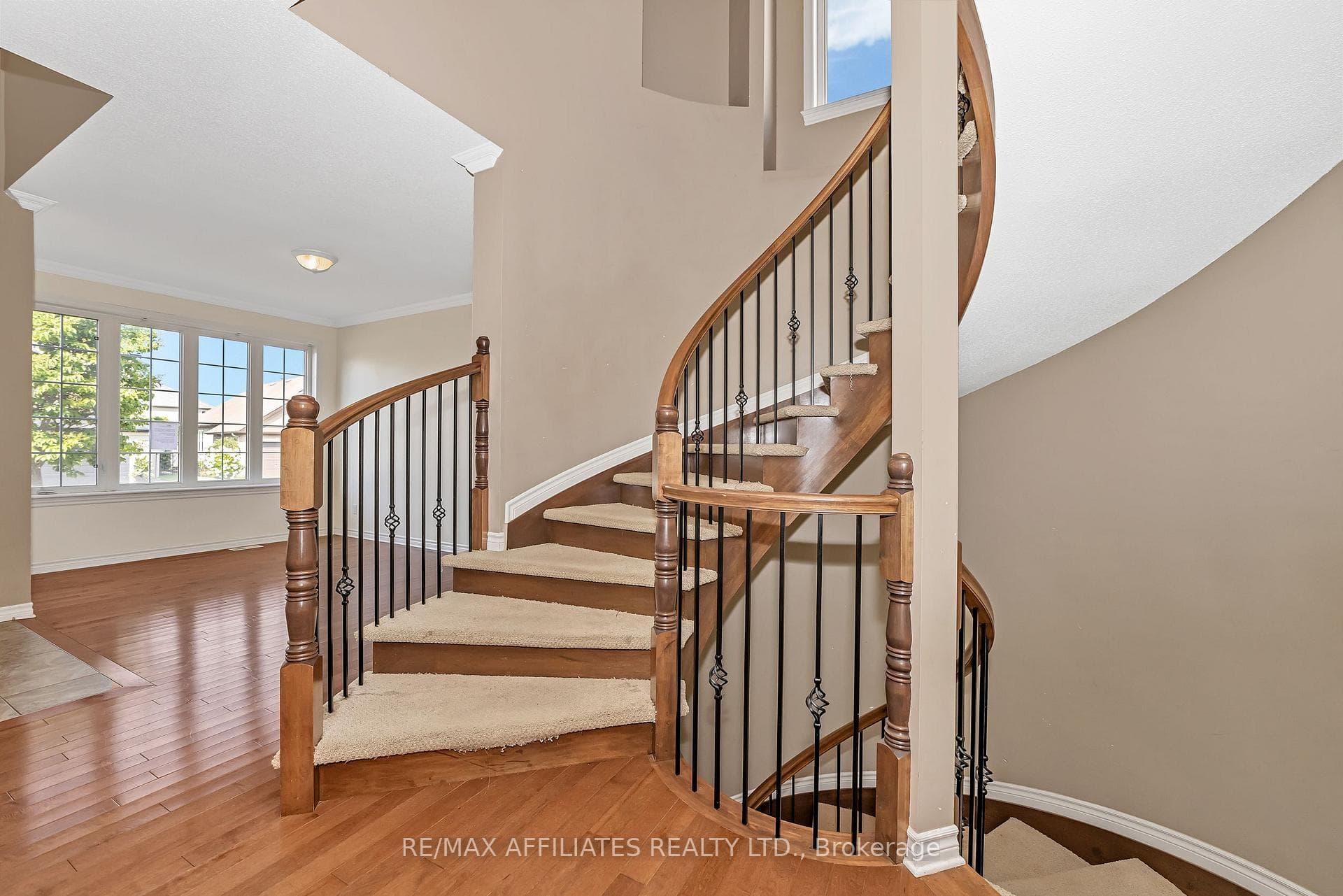 994 Fieldfair Way photo 5
