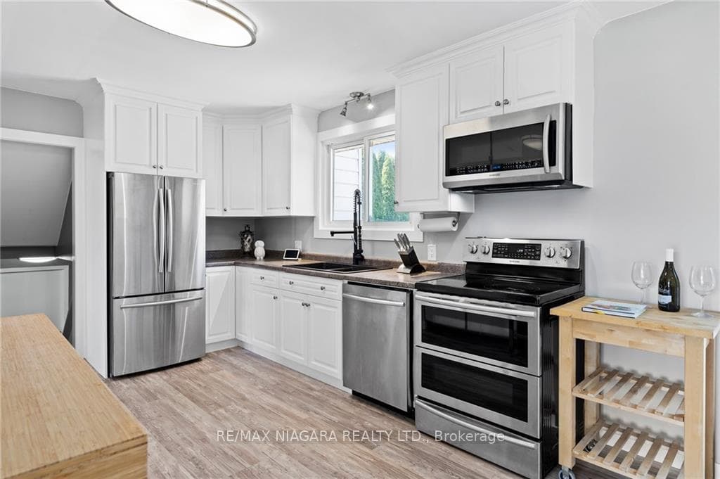 227 Lakeshore Road photo 10