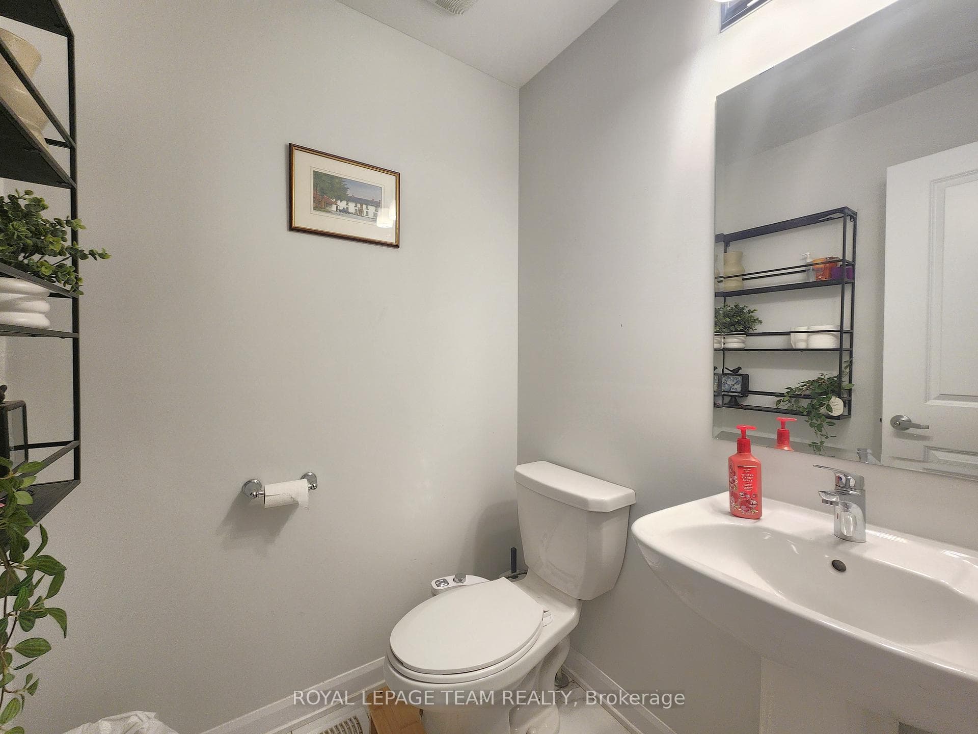 590 Paine Avenue photo 3