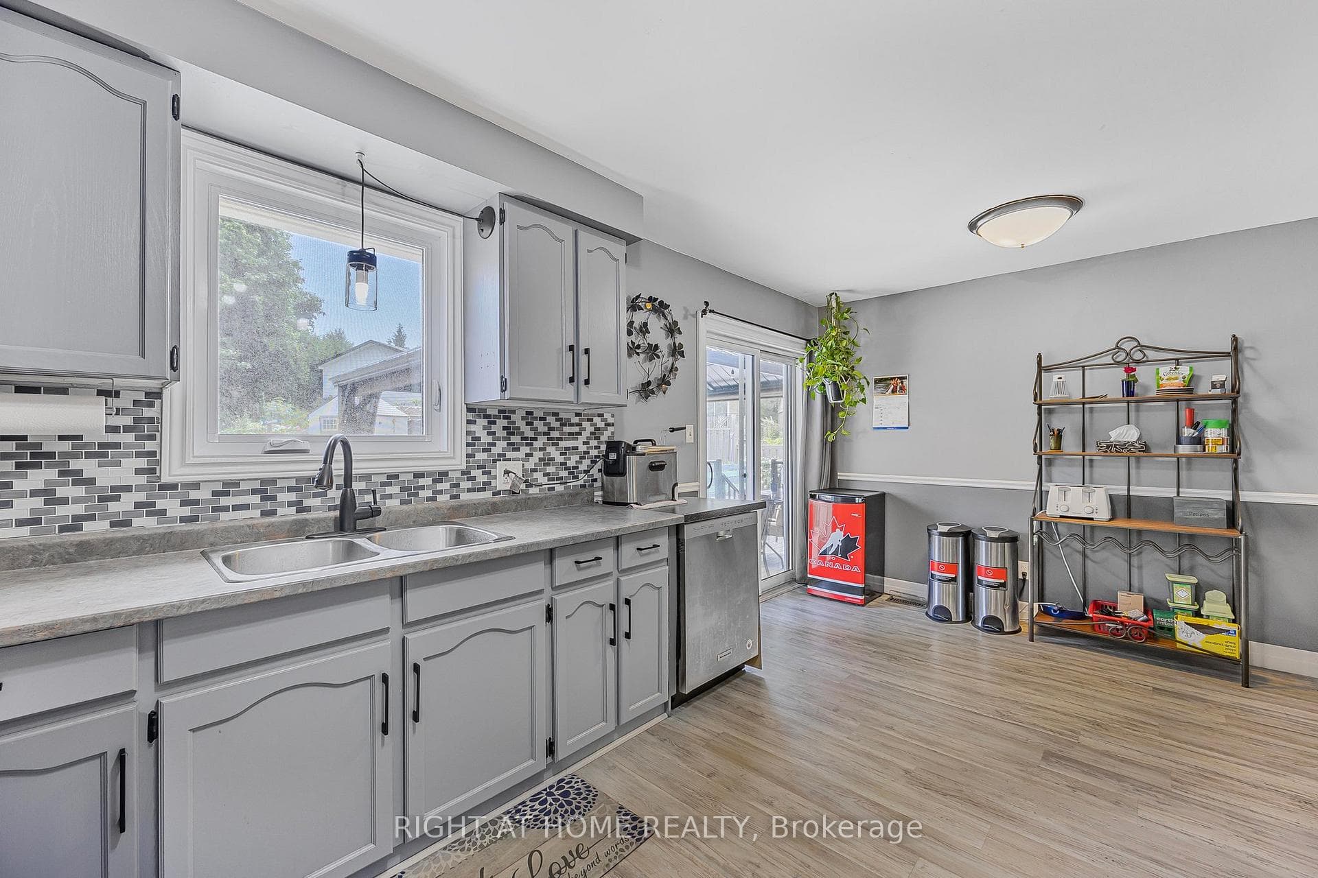432 Innisfil Street photo 6