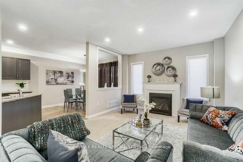 58 Walker Boulevard photo 9