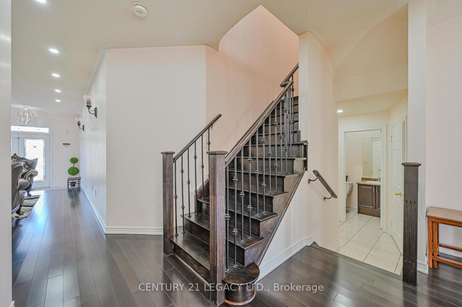 56 Gamson Crescent photo 6