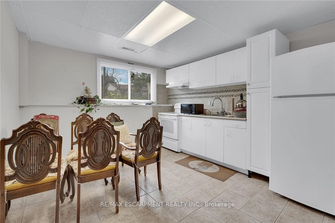 16 Crestlynn Crescent photo 30