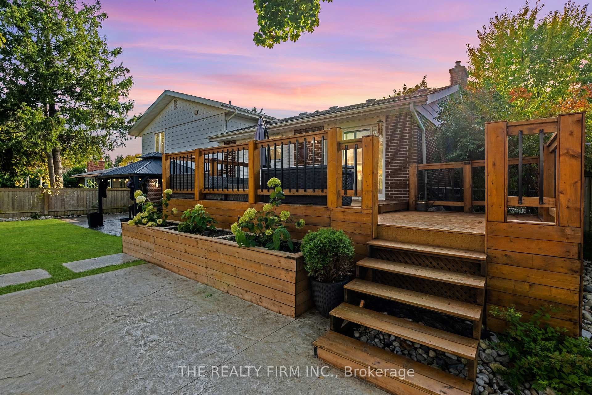 1013 Wembley Road photo 32