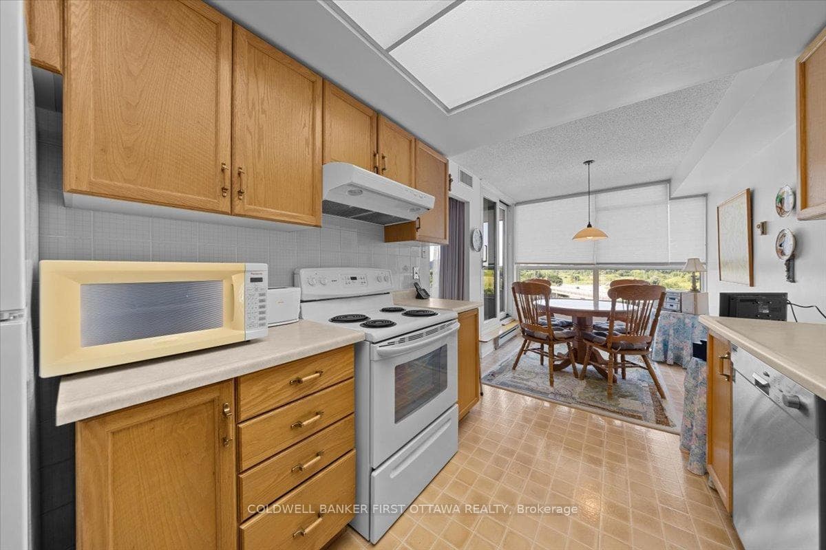 1510 Riverside Drive Unit 606 photo 16