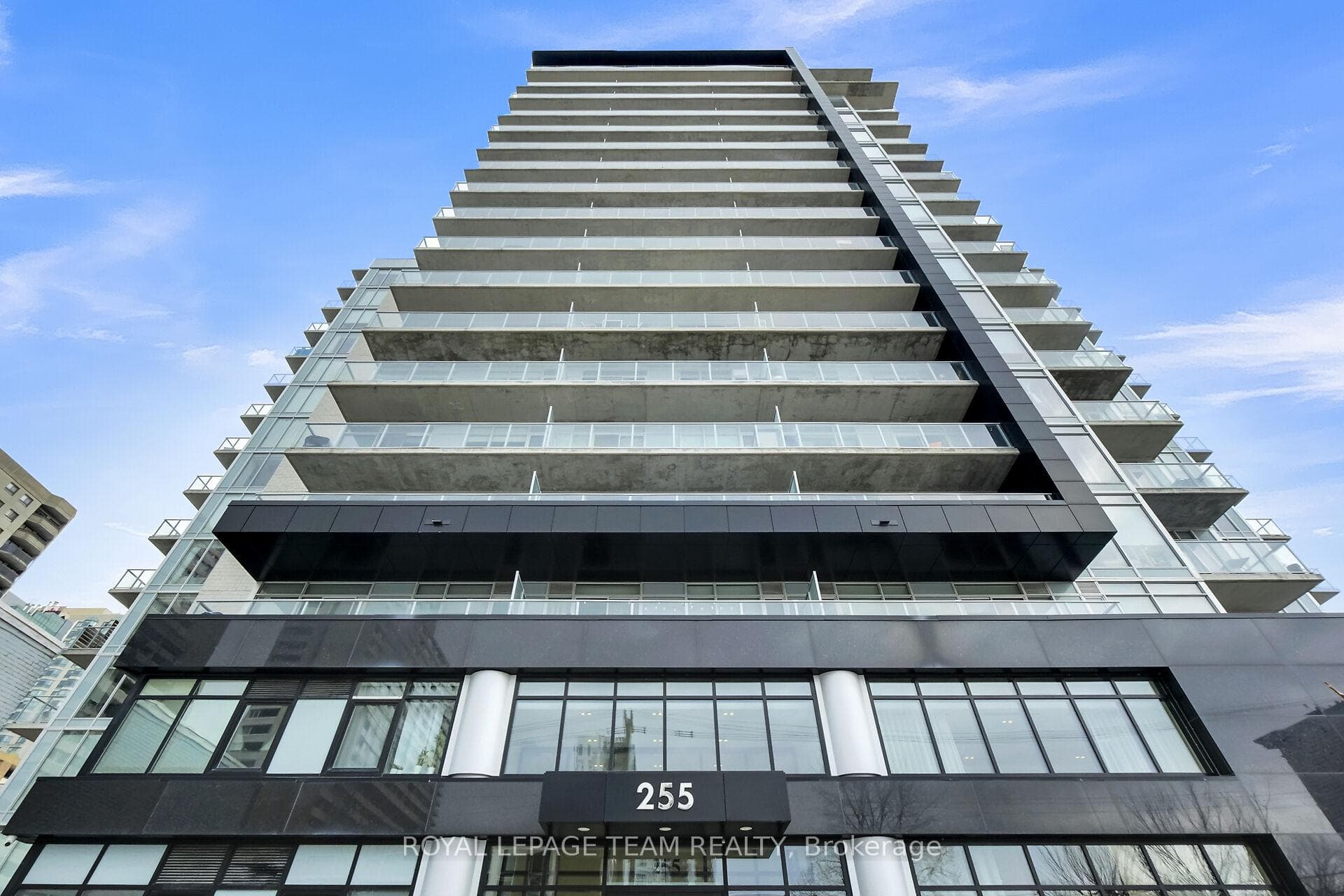 255 Bay Street Unit 709 photo 1