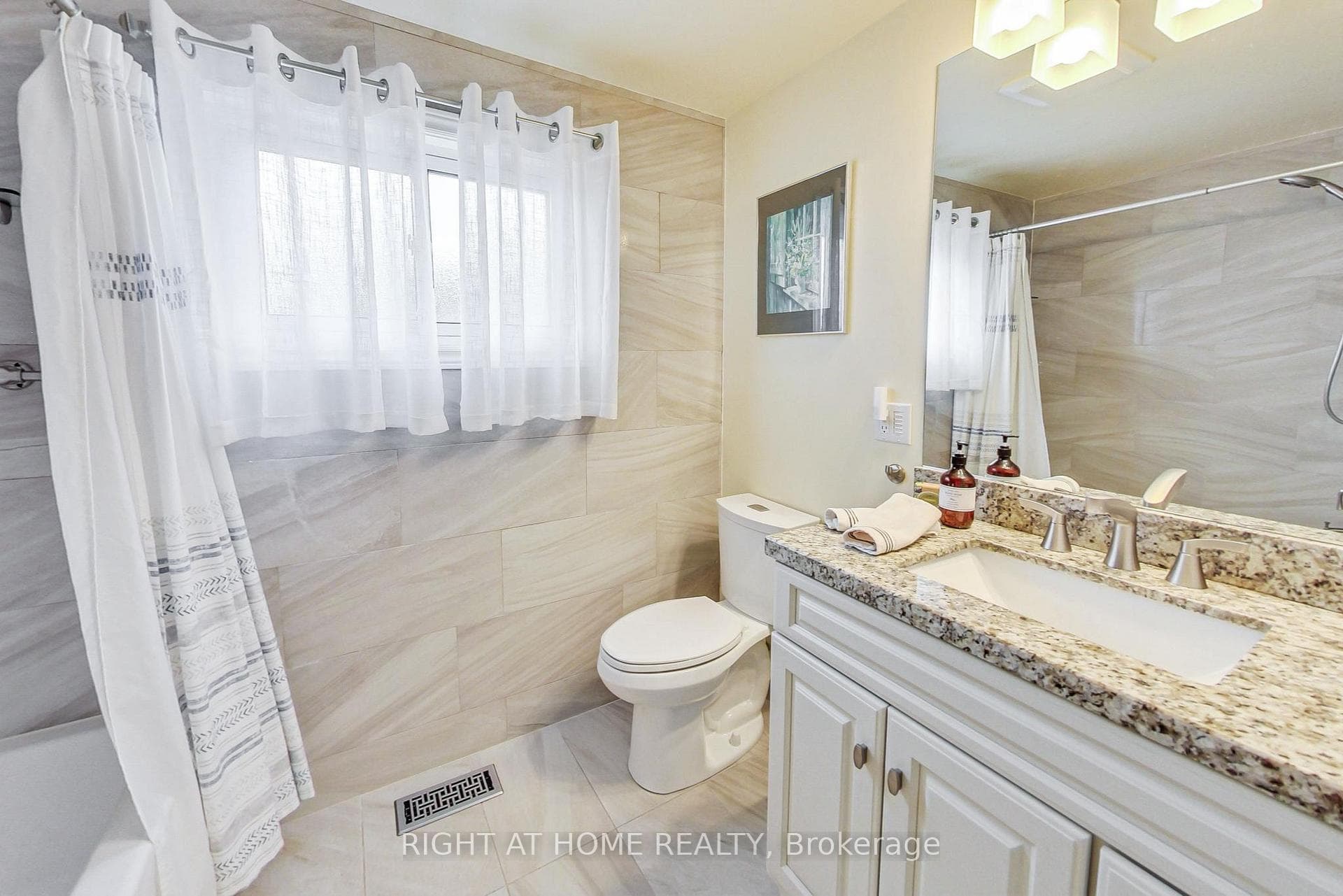 388 Waverly Street photo 16