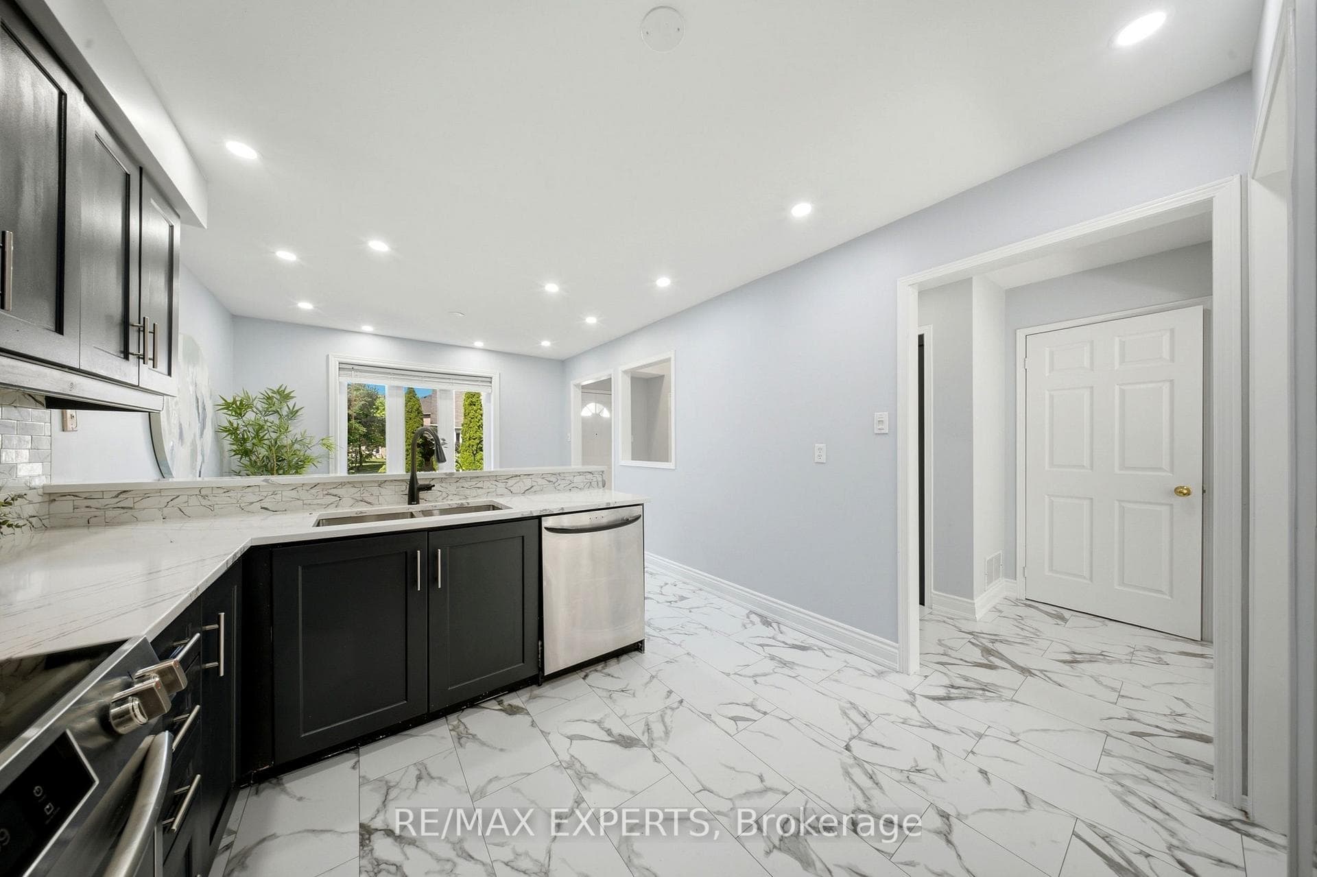 5910 Greensboro Drive Unit 113 photo 8