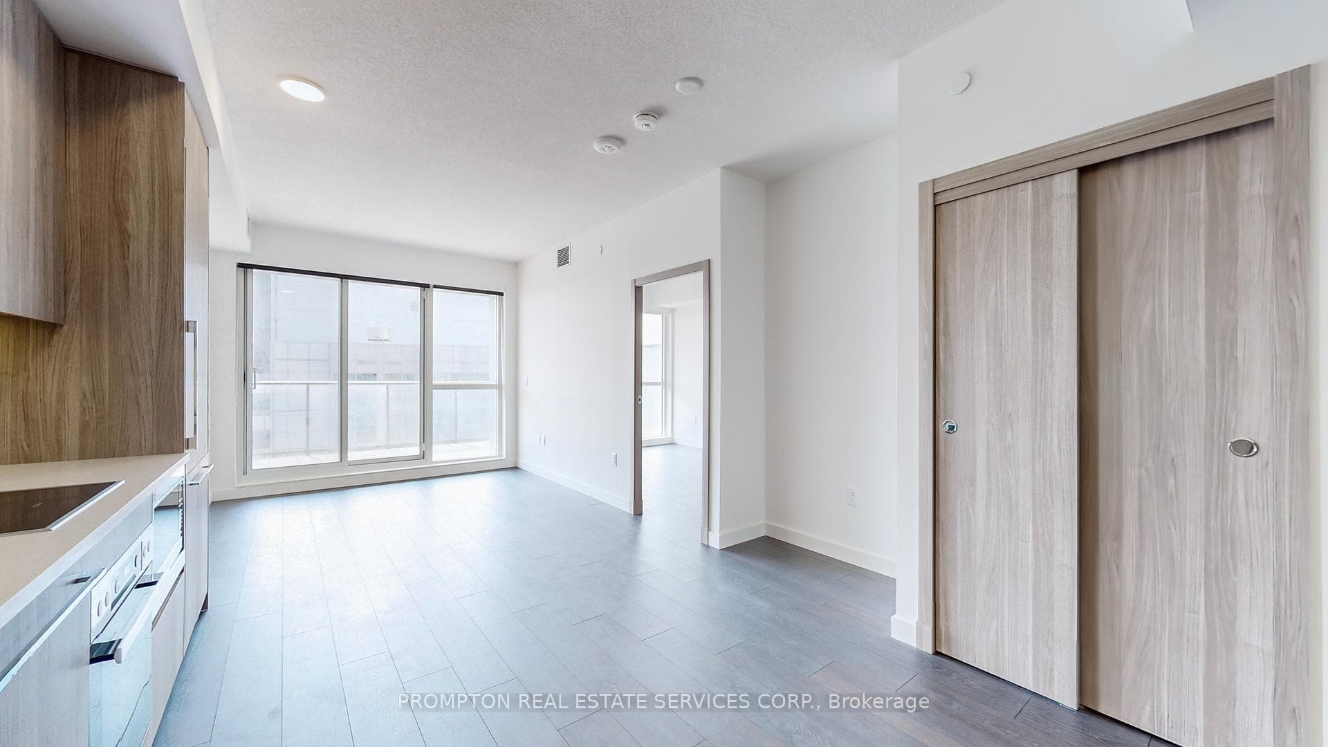 85 McMahon Drive Unit 2705 photo 4