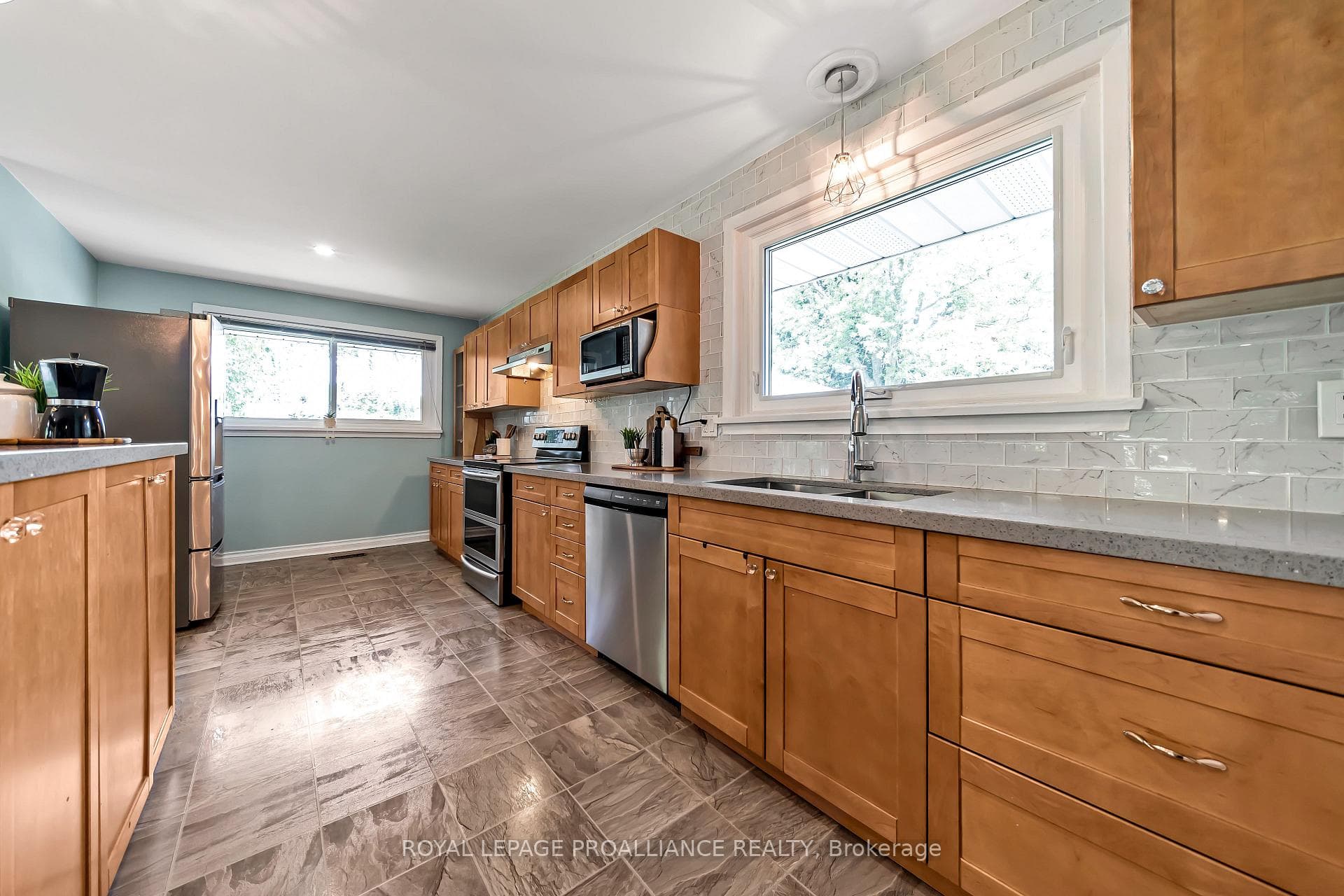 223 Garrard Road photo 9