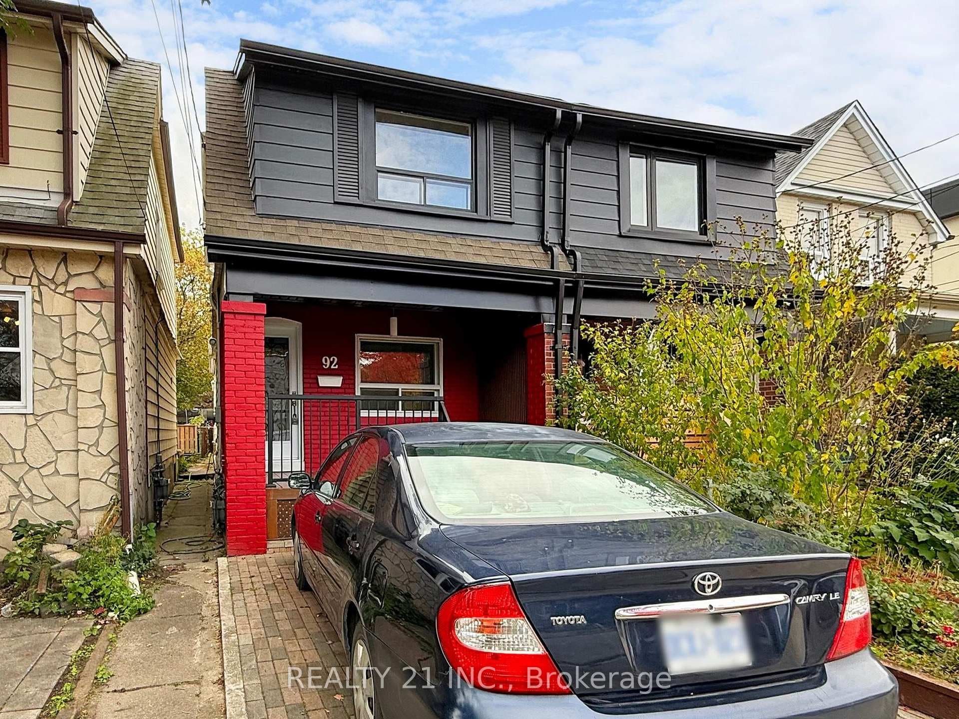 92 King Edward Ave Avenue photo 4
