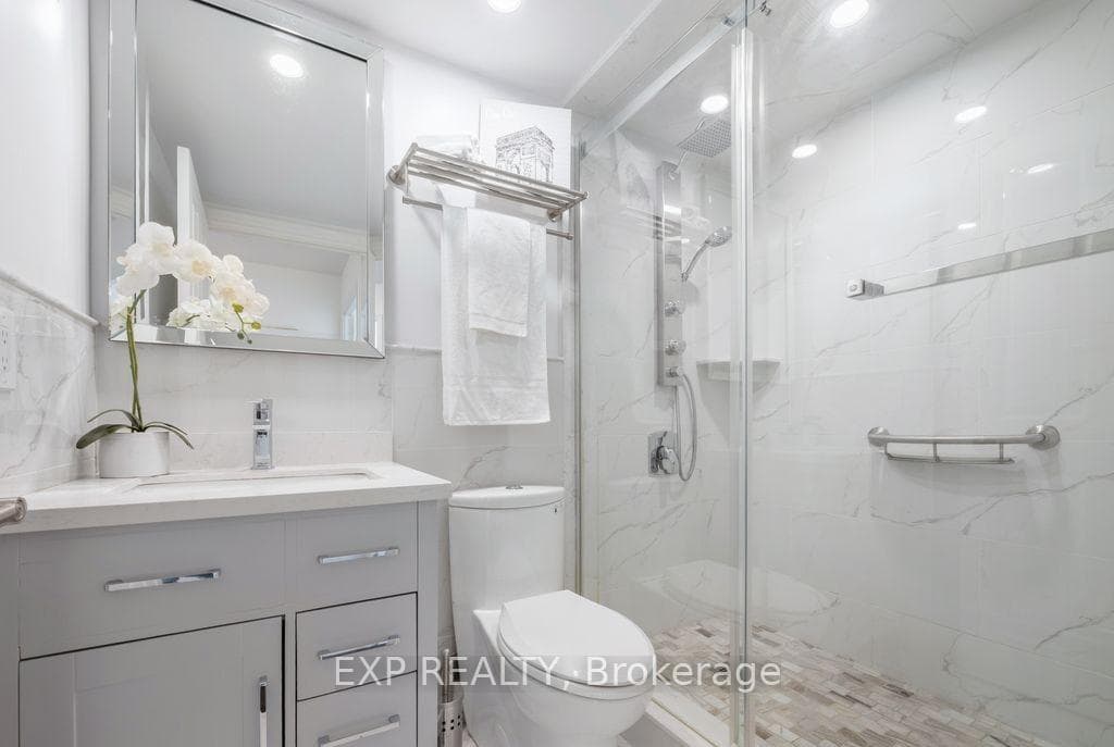 7250 Yonge Street Unit 1709 photo 15