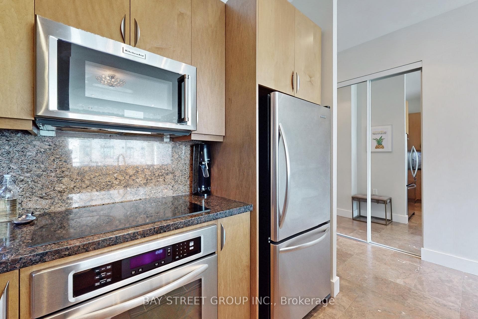 7 King Street Unit 1404 photo 9