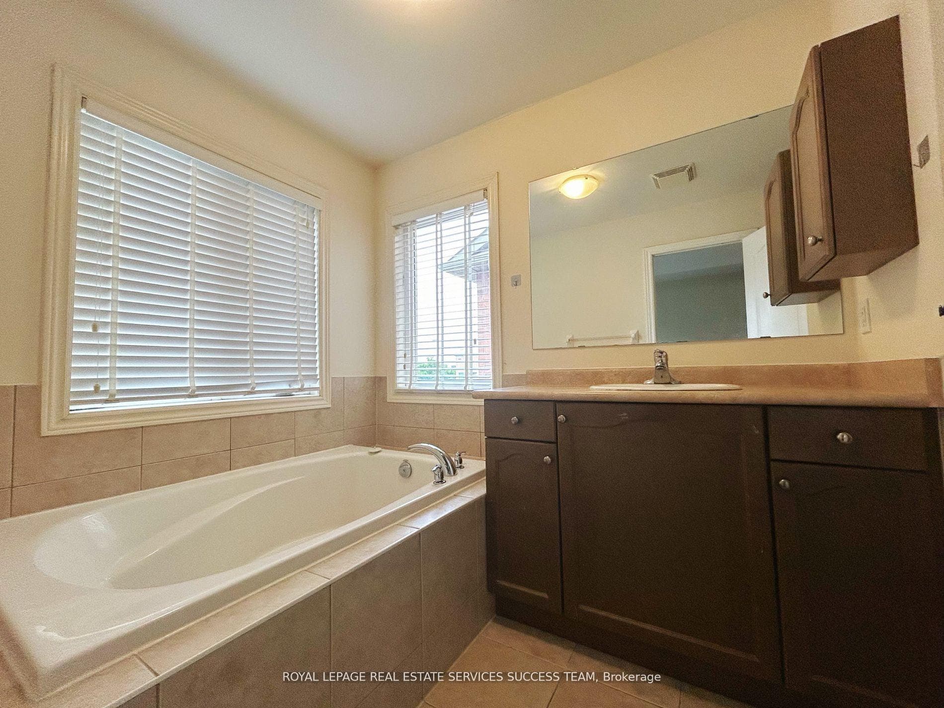 3366 Stoney Crescent photo 15