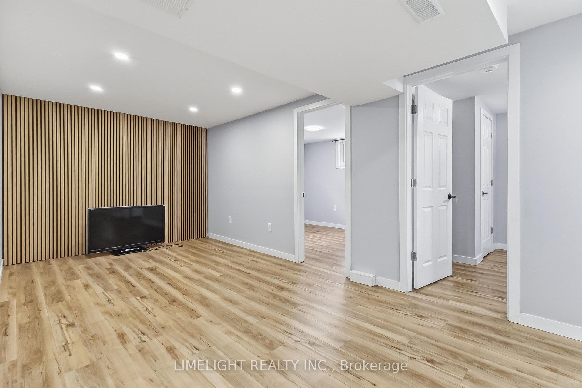 598 Ross Street photo 27