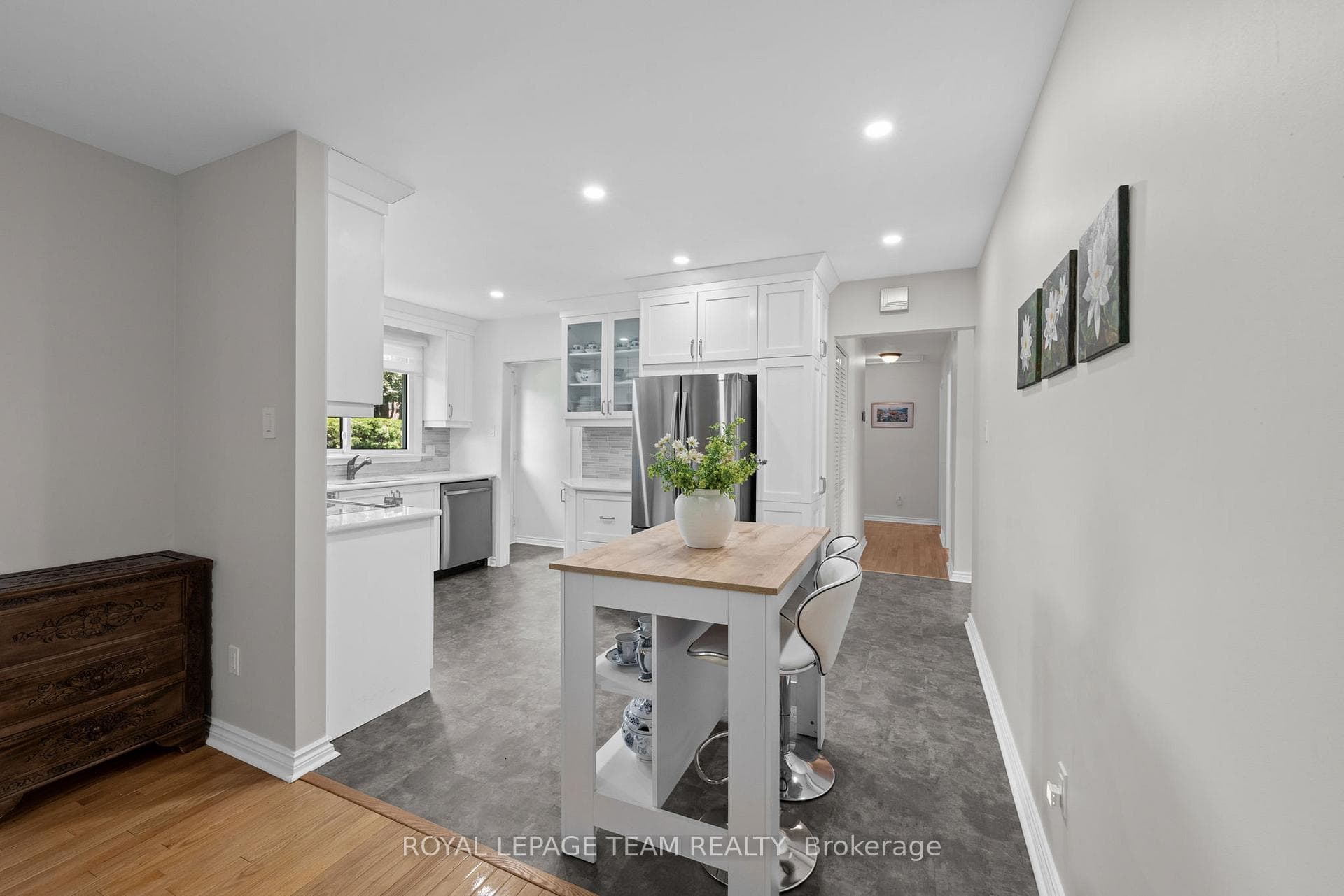 22 Barrhaven Crescent photo 14