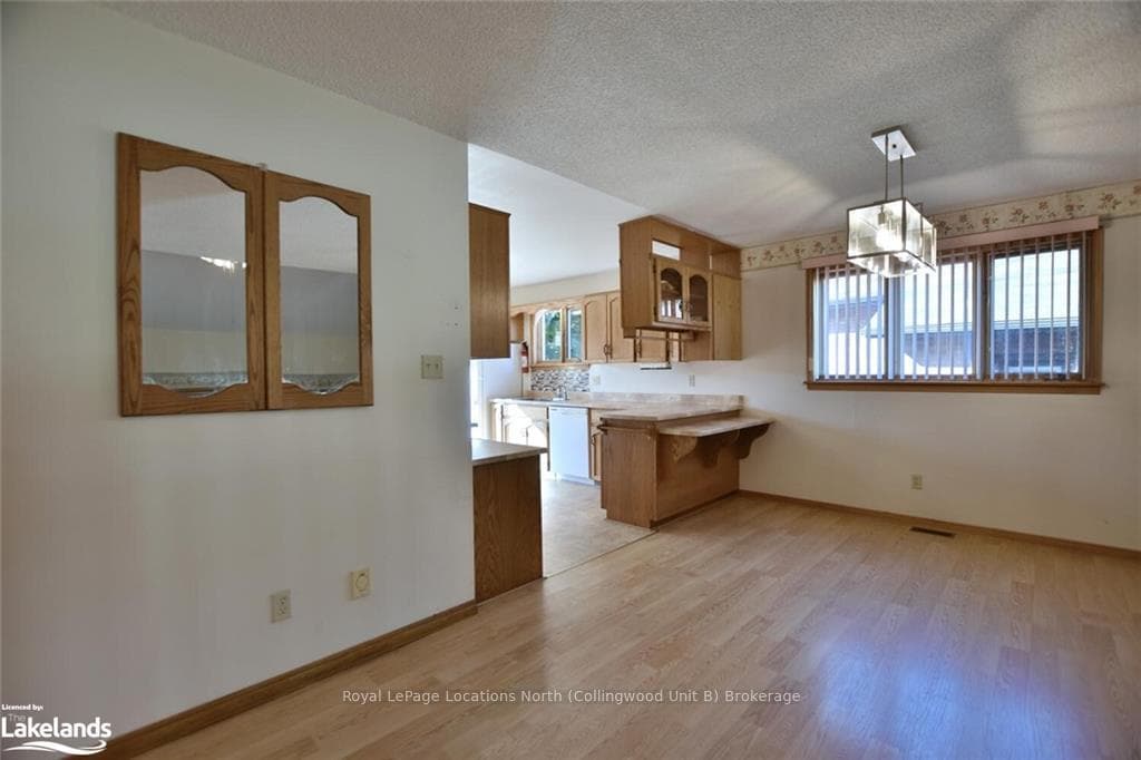 233 SIMCOE Street photo 23