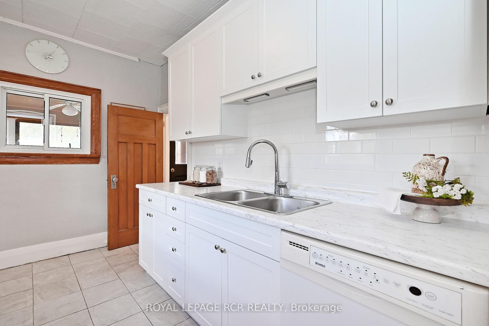 116 Buckingham Avenue photo 10