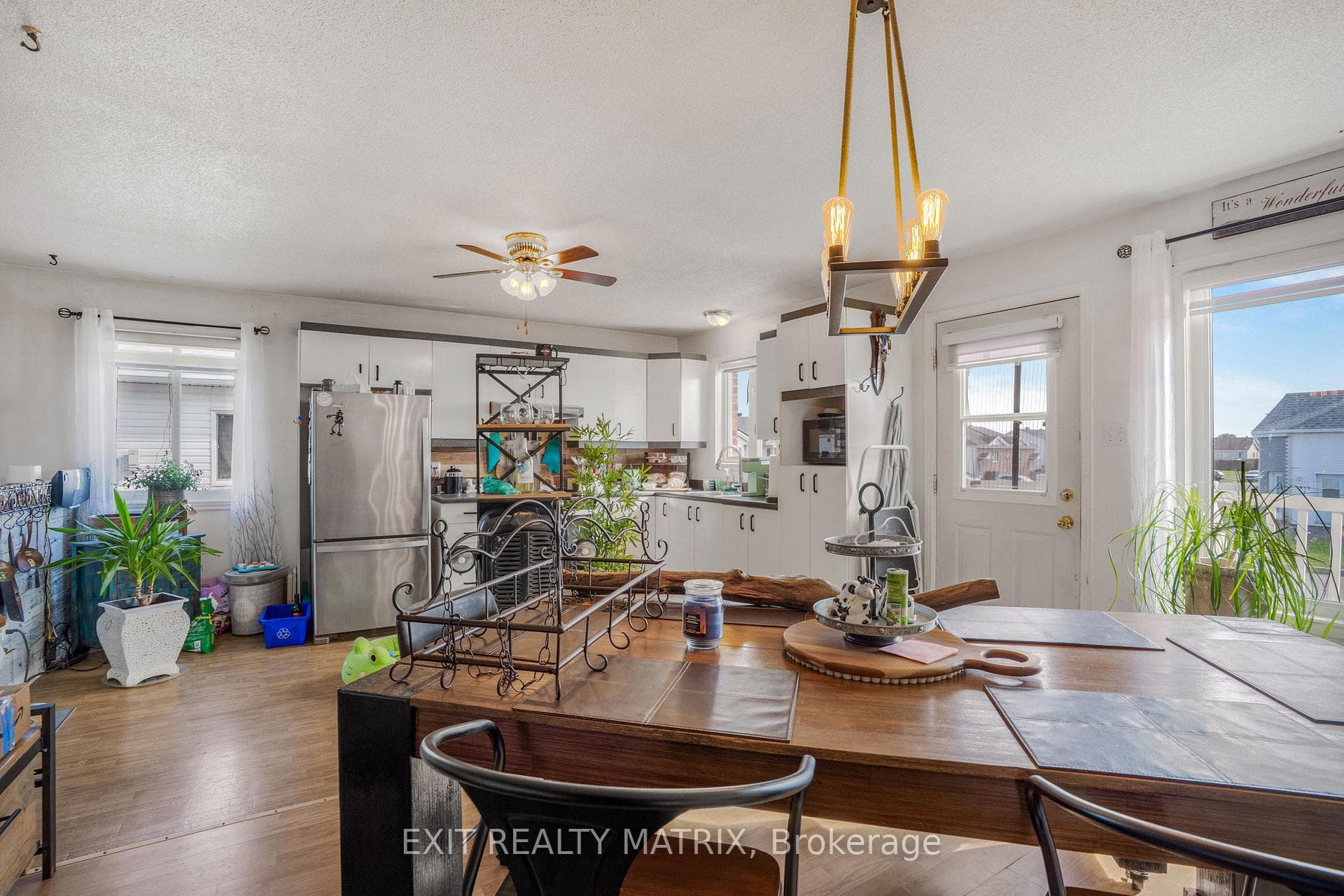 971 Jacynthe Street photo 10