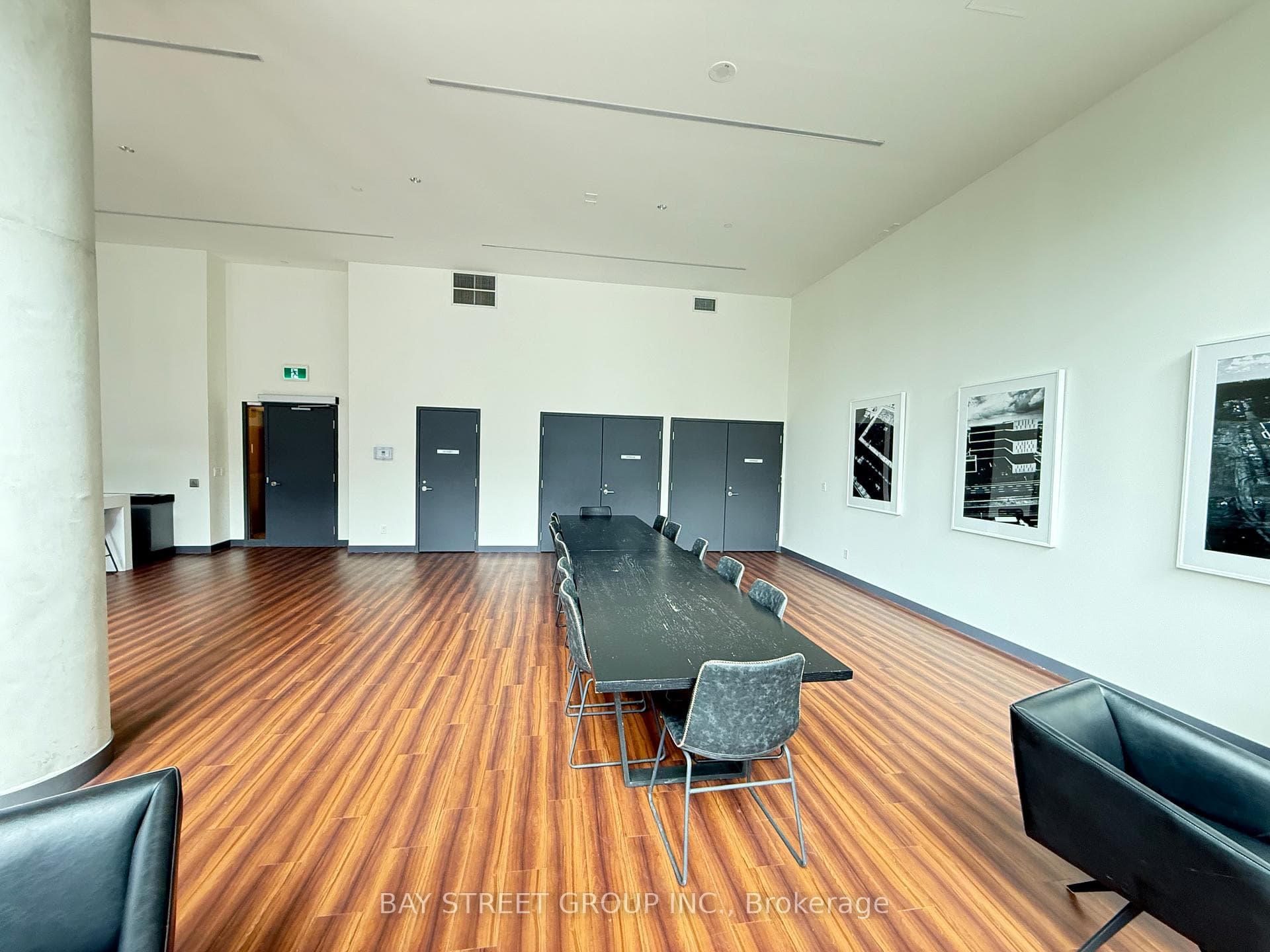 120 Varna Drive Unit 807 photo 9