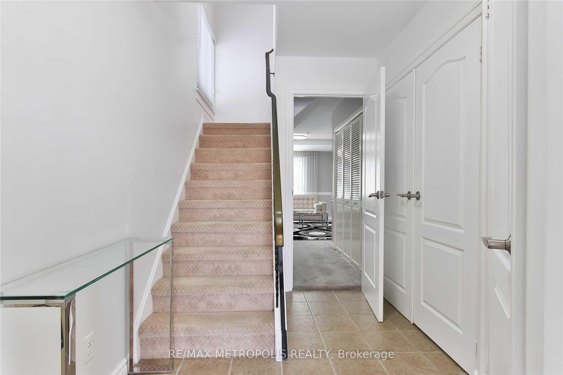 17 Clover Ridge Drive photo 2