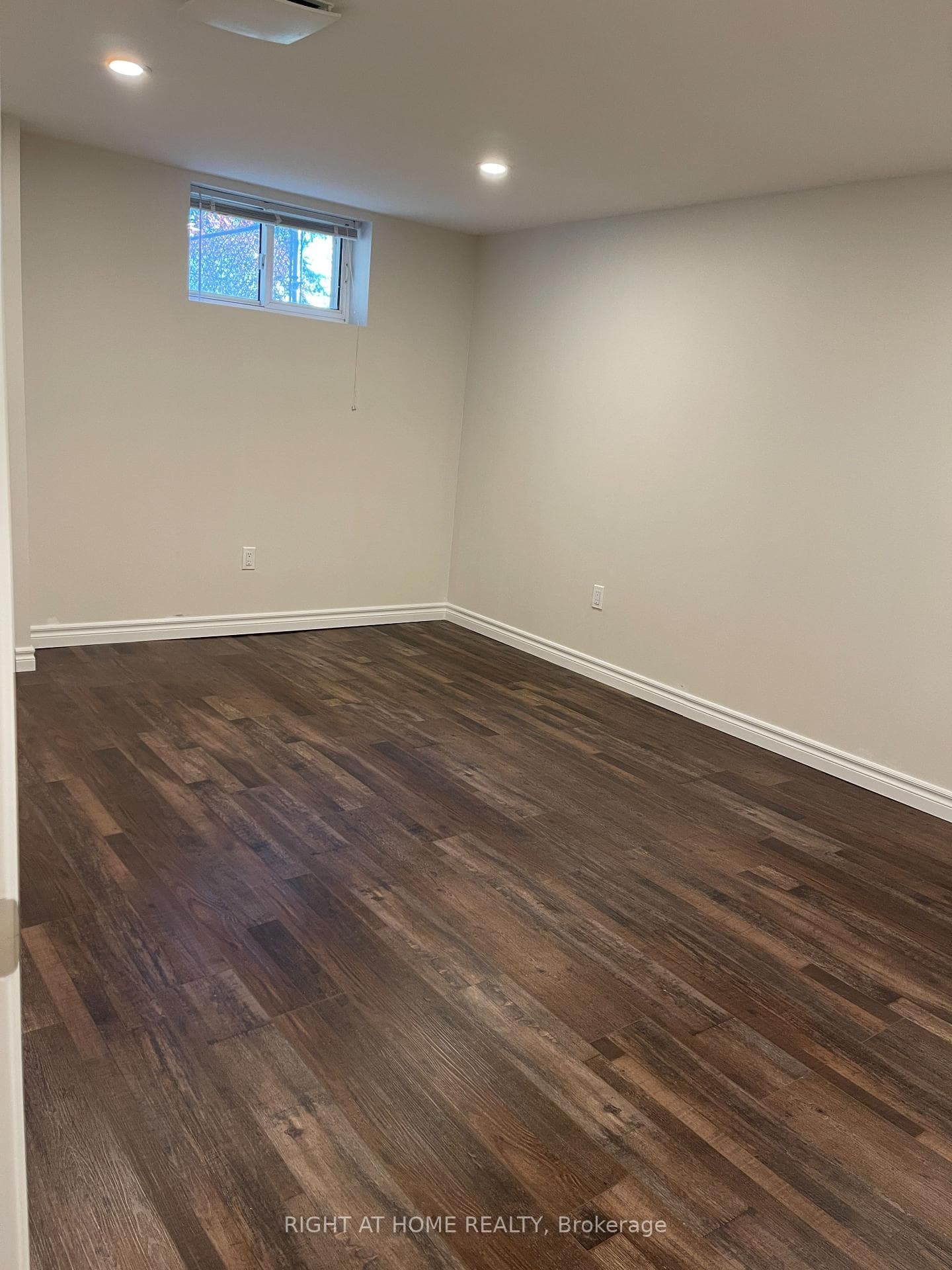 473 Rothesay Place photo 26