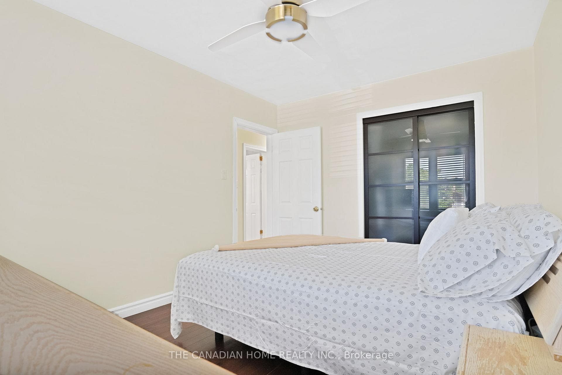 40 Ronway Crescent photo 14