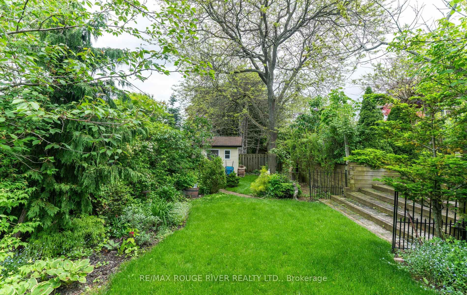 445 Friendship Avenue photo 37