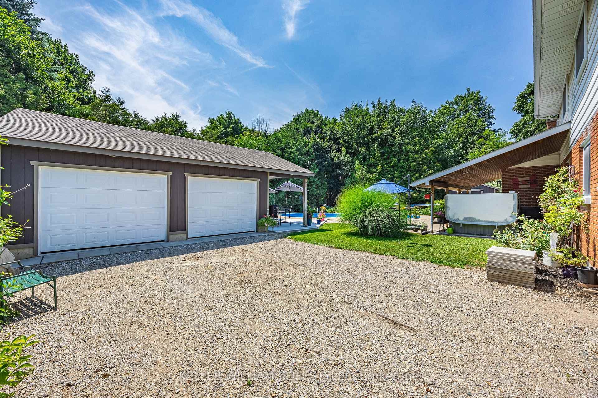 219 Dundas Street photo 37