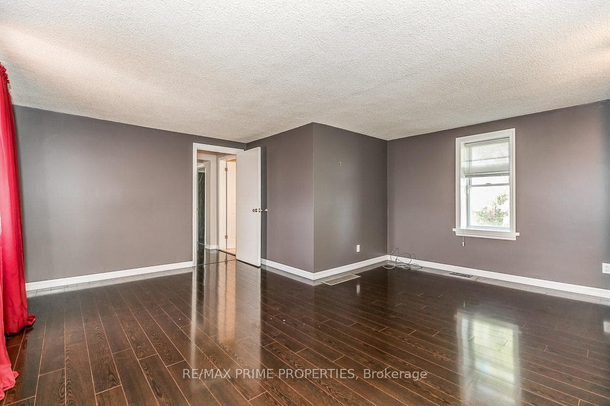 20279 Centre Street photo 17